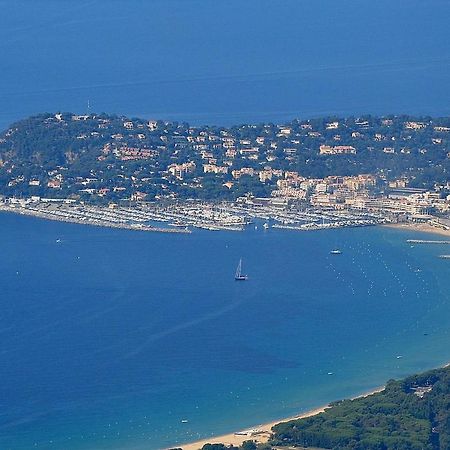 Centre ville ,5min de la plage 6 personnes Cavalaire-sur-Mer Extérieur photo